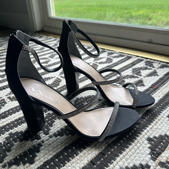 Black heels with rhinestones. - Picture 4 of 6